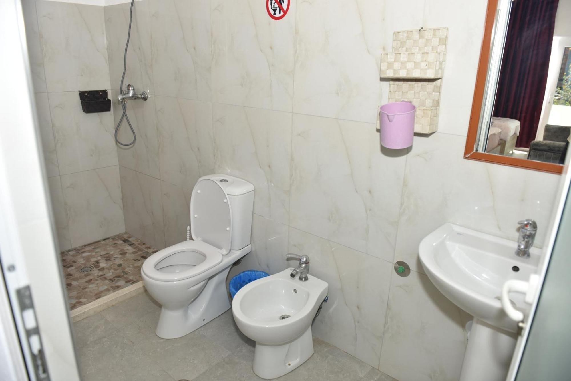Hotel Termal Peshkopi الغرفة الصورة